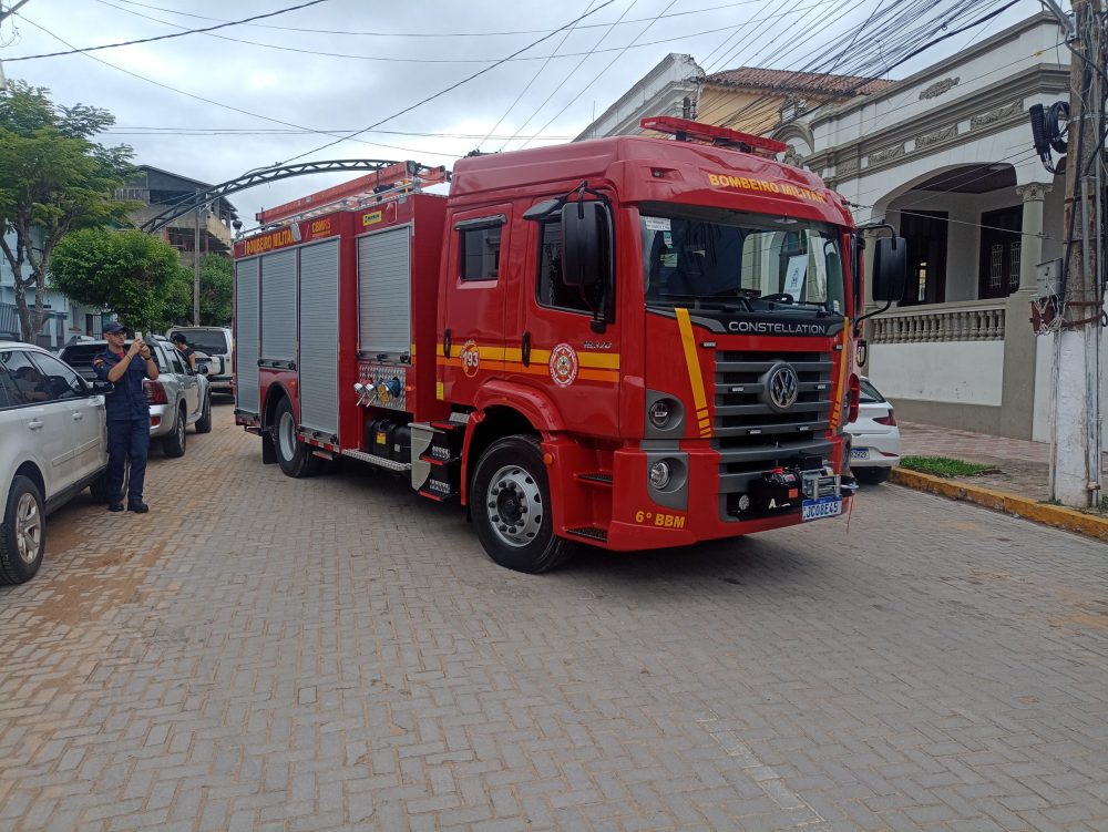 Corpo de Bombeiros de Rio Pardo recebe novo caminhão.