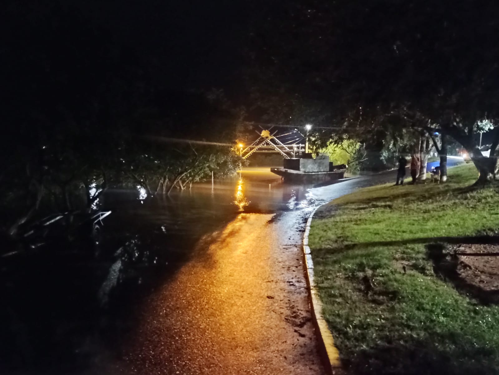 Rio Pardo se prepara para enchente histórica.