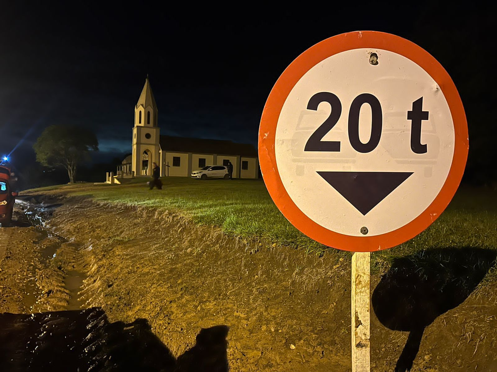 Travessia pela ponte que liga Rio Pardo a Vera Cruz está proibida para veículos acima de 20 toneladas.