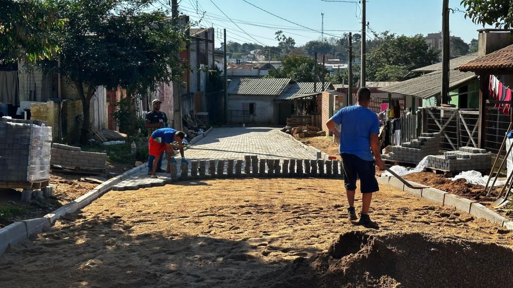 Mais duas ruas recebem calçamento em Rio Pardo.